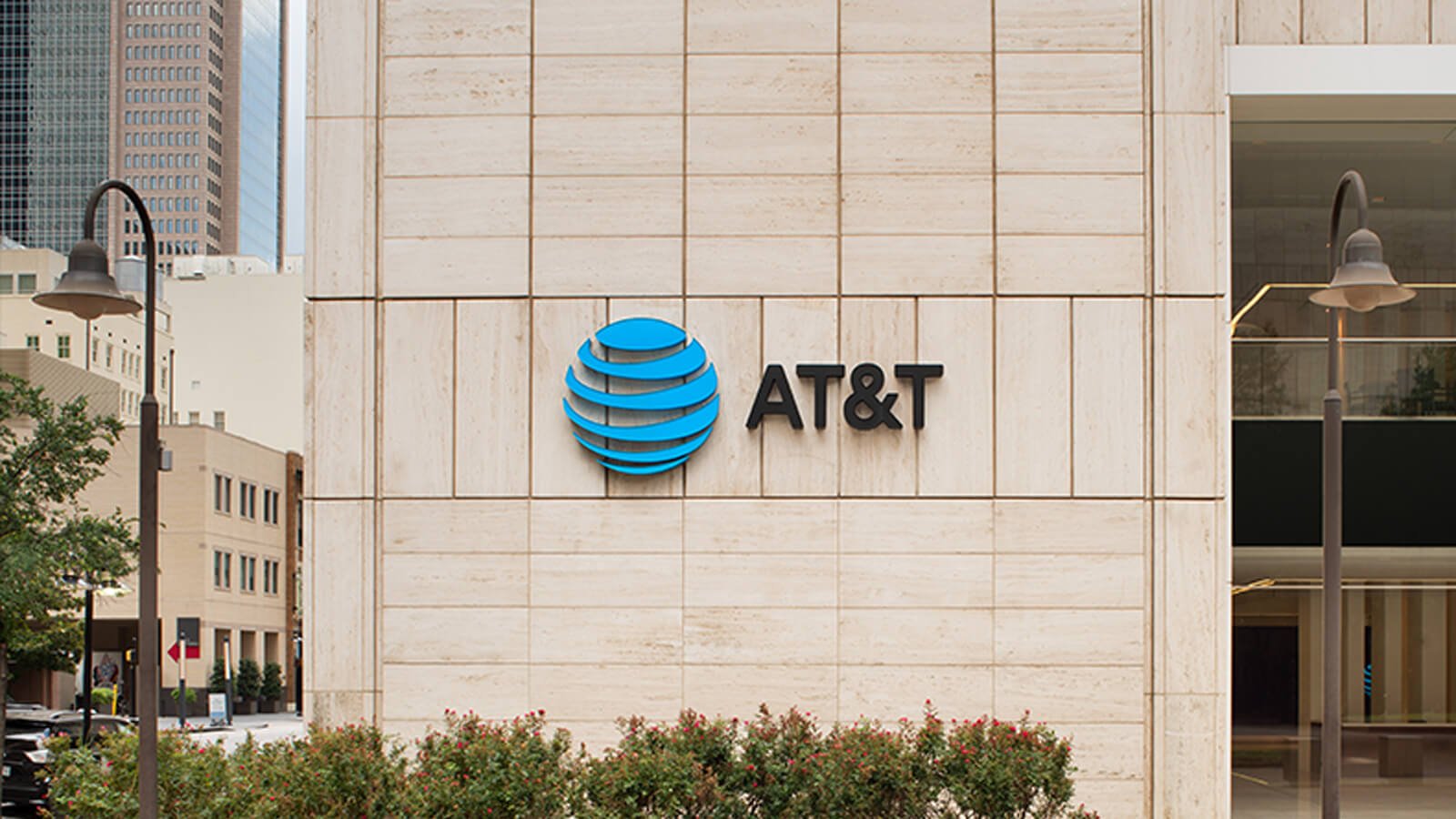 at&t-denies-data-breach-after-hacker-auctions-70-million-user-database