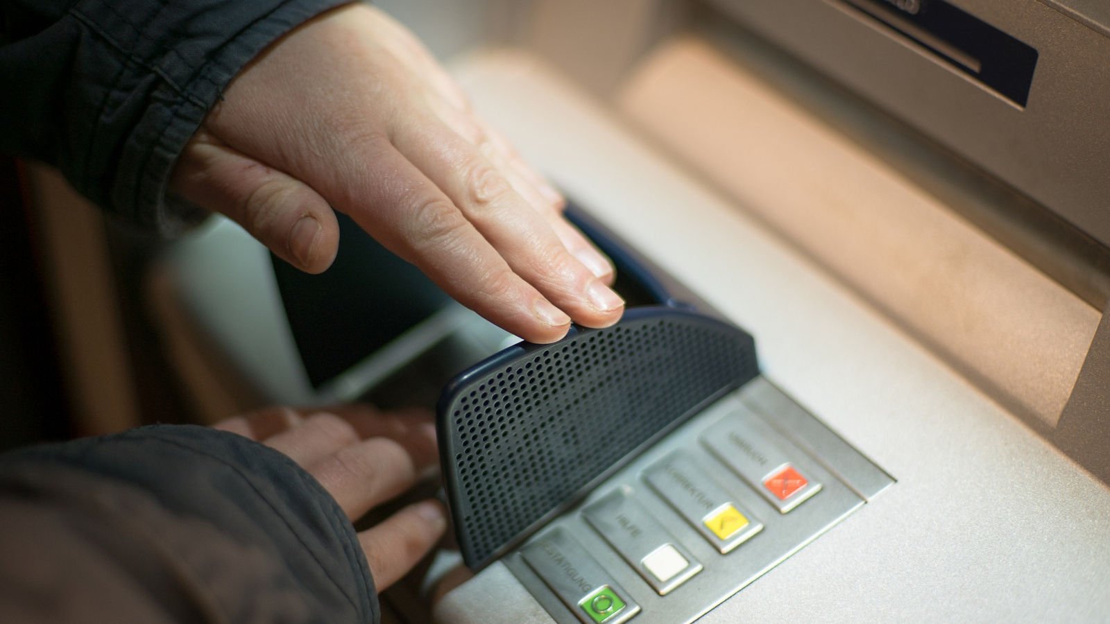 credit-card-pins-can-be-guessed-even-when-covering-the-atm-pad