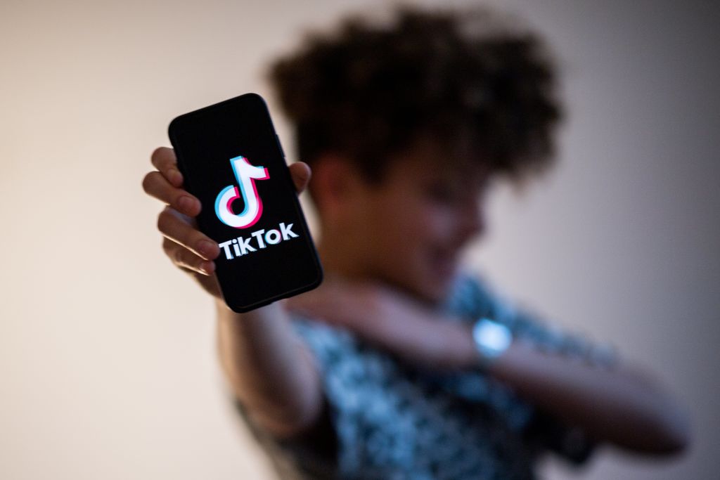 tiktok-scammers-tried-hacking-125-targets-that-followed-famous-accounts,-researchers-find