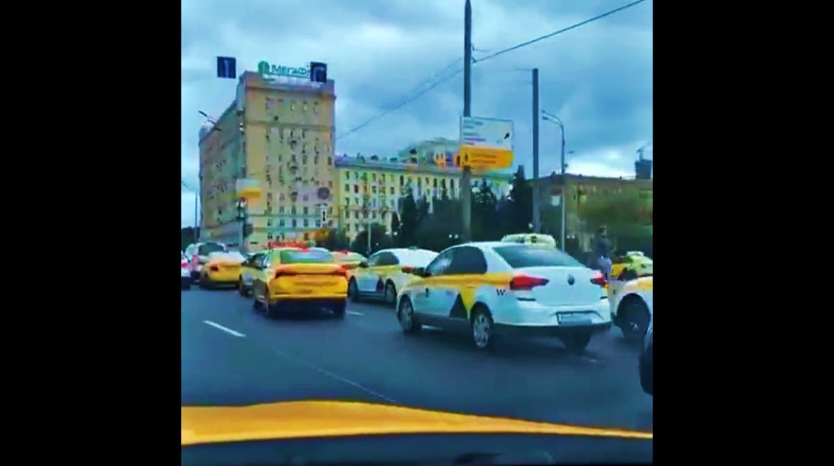 anonymous-hacked-russian-yandex-taxi-app-causing-a-massive-traffic-jam