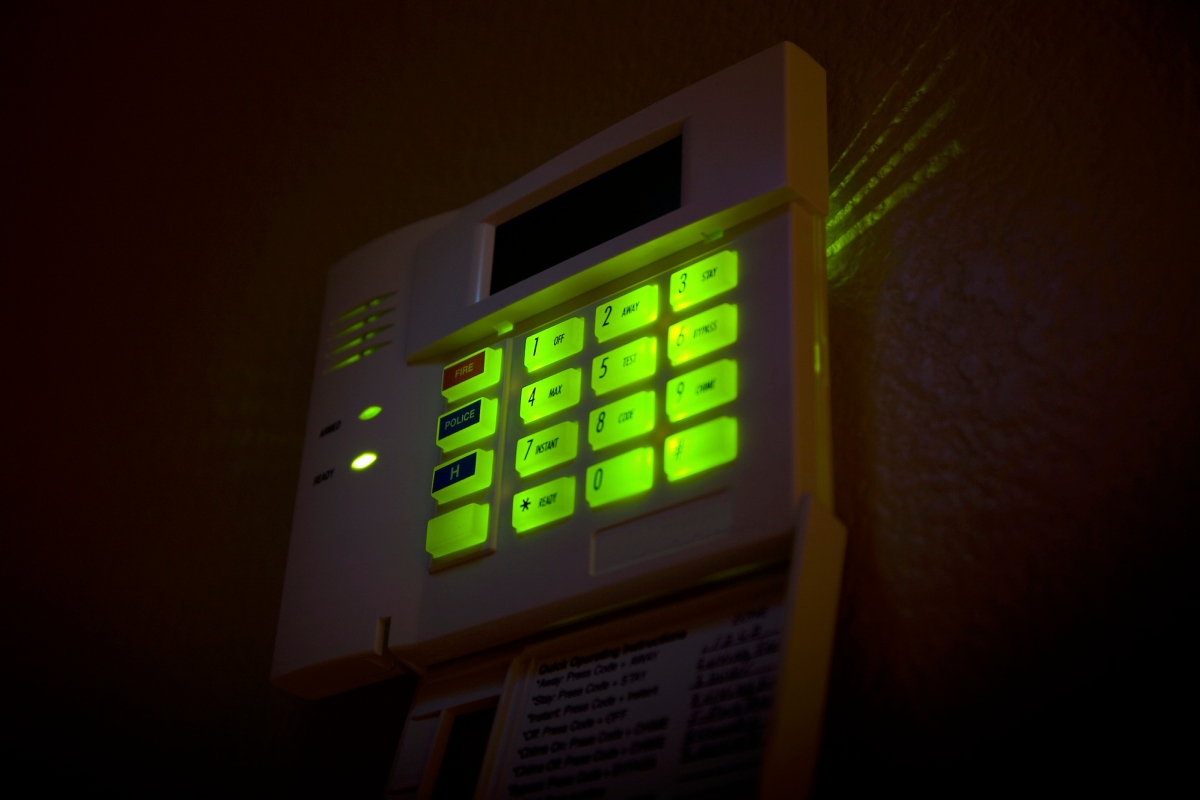 a-simple-bug-exposed-access-to-thousands-of-smart-security-alarm-systems